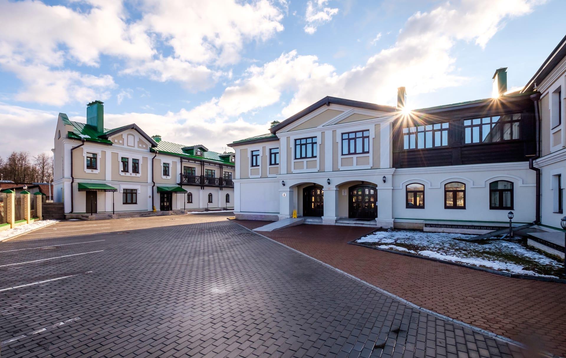 Пушкарская слобода суздаль. Санатории в суздале. Суздаль подворье гостиница. Фото отеля пушкарская слобода в суздале. Гостиница суздаль в суздале.