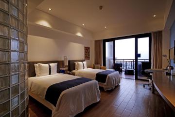 Отель Holiday Inn Express Haikou West Coast Китай, о Хайнань, фото 14