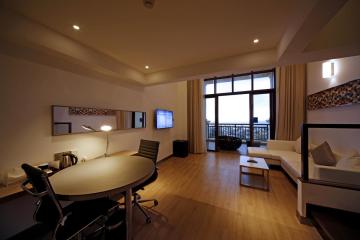 Отель Holiday Inn Express Haikou West Coast Китай, о Хайнань, фото 9