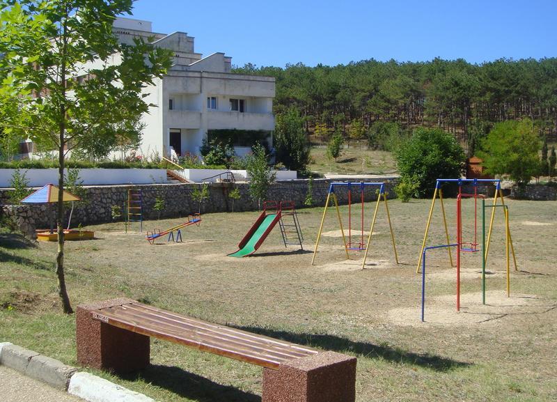 Солнечный (ул. Челюскинцев)