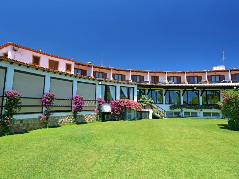 Cormoran Hotel & Residence