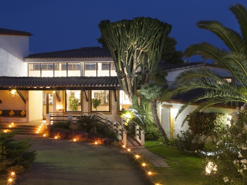 Cormoran Hotel & Residence