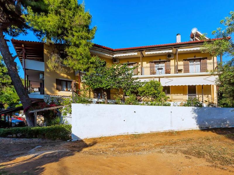 Xenios Karnagio Apartments