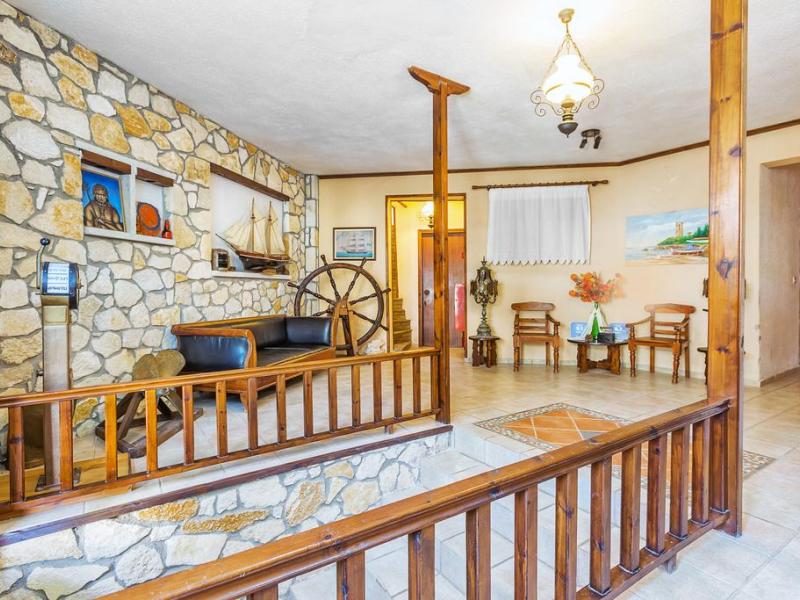 Xenios Karnagio Apartments