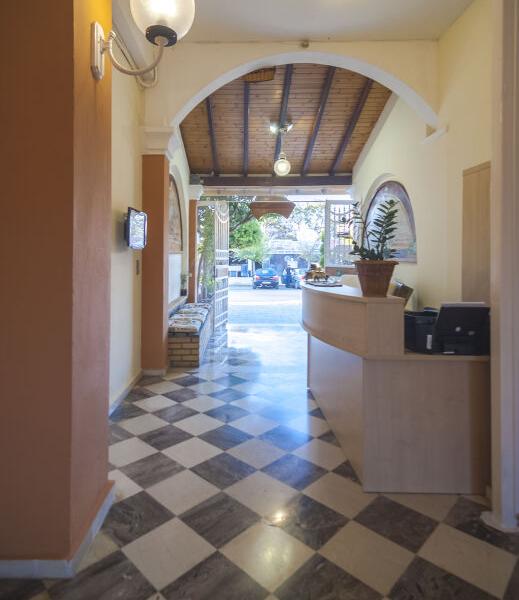 Ano Aparthotel