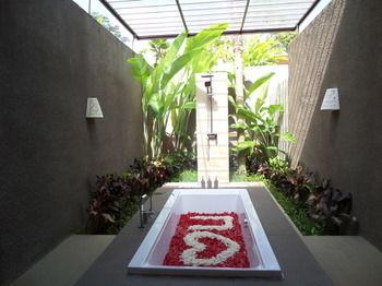 Senetan Villas & Spa Resort