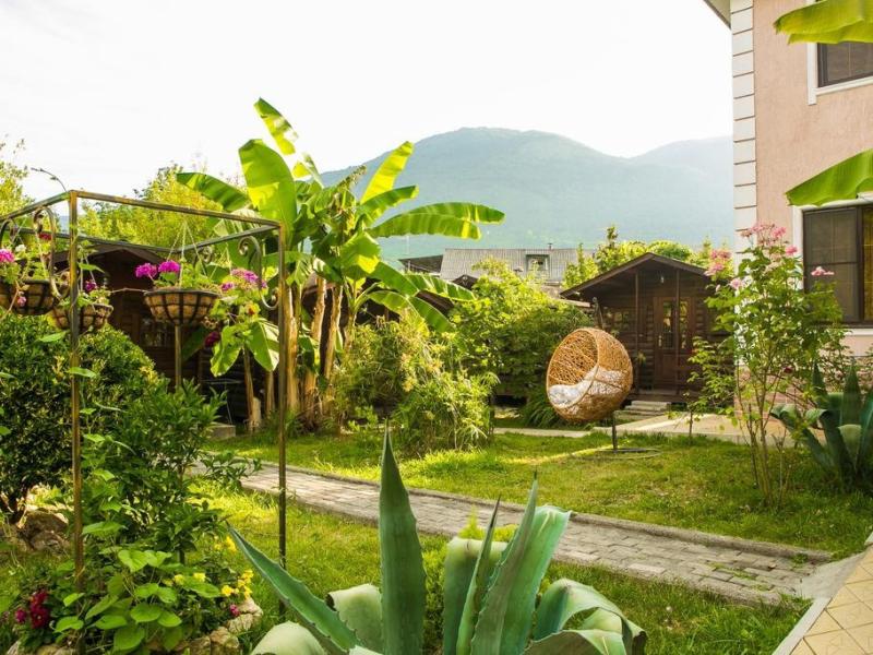 Коттеджи в Гагре