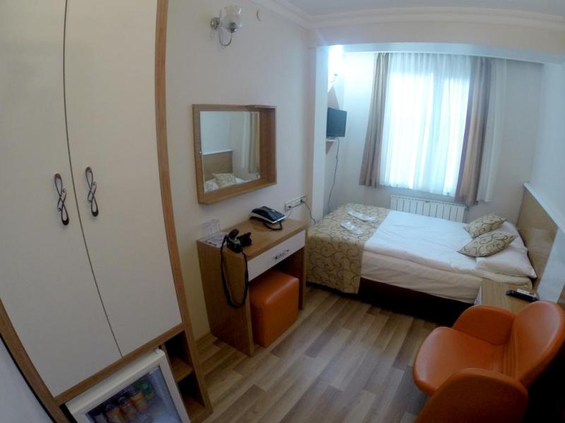 Lal Hotel