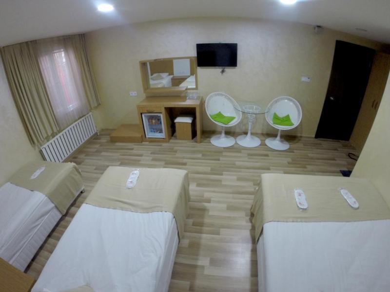 Lal Hotel