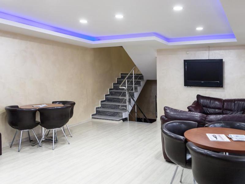 Lal Hotel