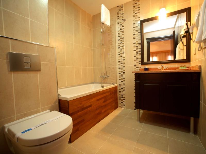 Lalinn Hotel