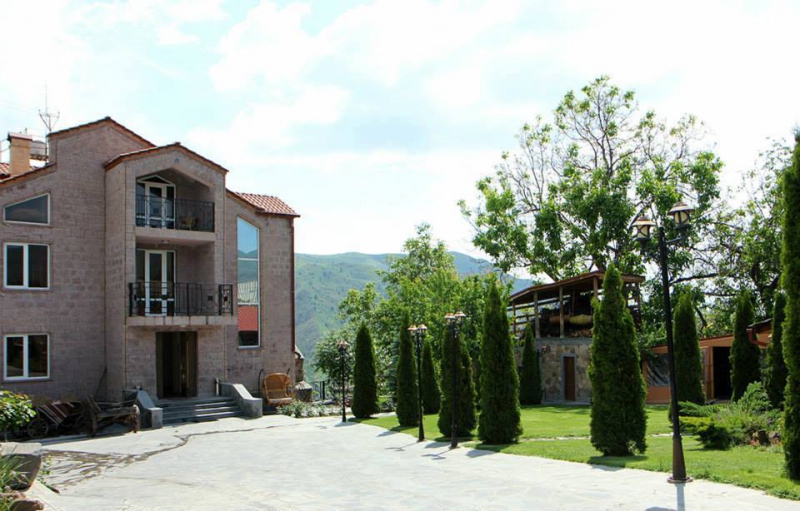 7 Qar (Garni)