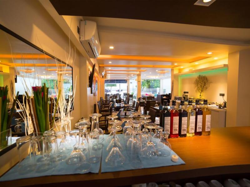 The White Harp Beach Hotel