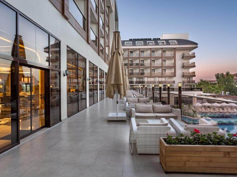 Glamour Resort & Spa