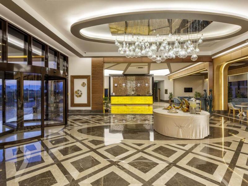 Glamour Resort & Spa