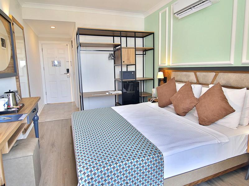 Club Big Blue Suite Hotel