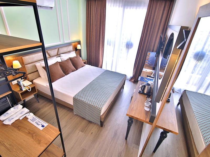 Club Big Blue Suite Hotel