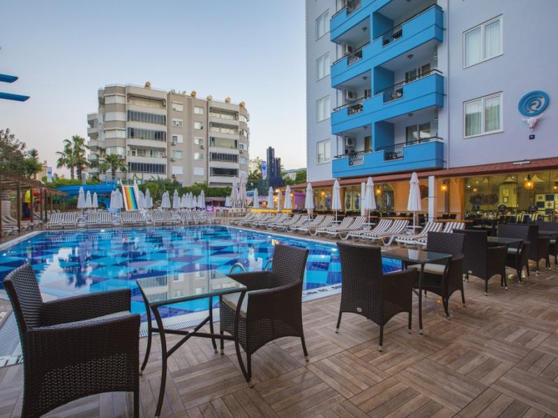 Club Big Blue Suite Hotel