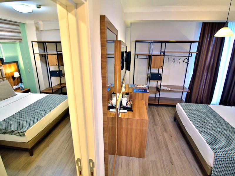 Club Big Blue Suite Hotel