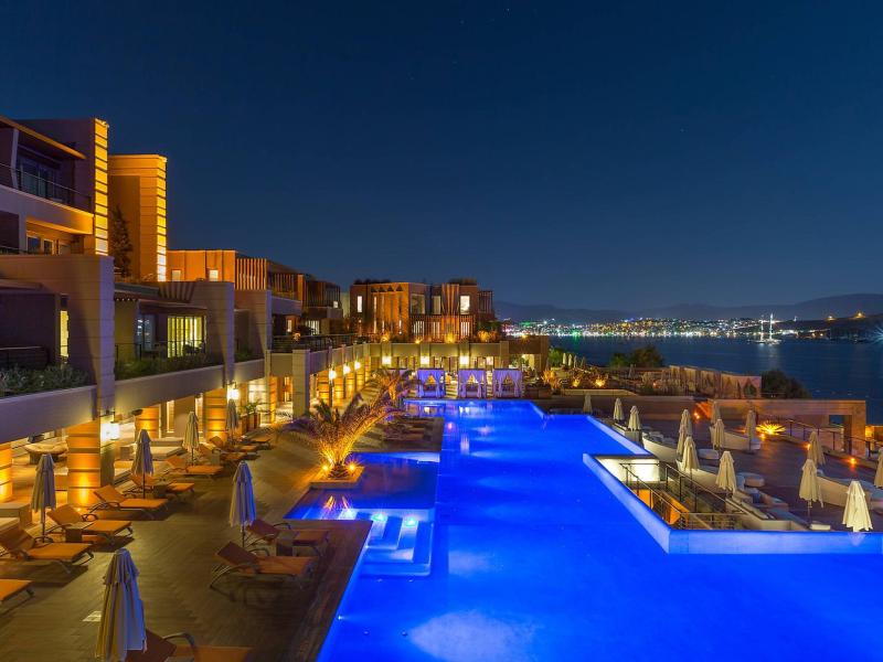 Caresse a Luxury Collection Resort & Spa