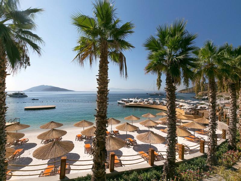 Caresse a Luxury Collection Resort & Spa