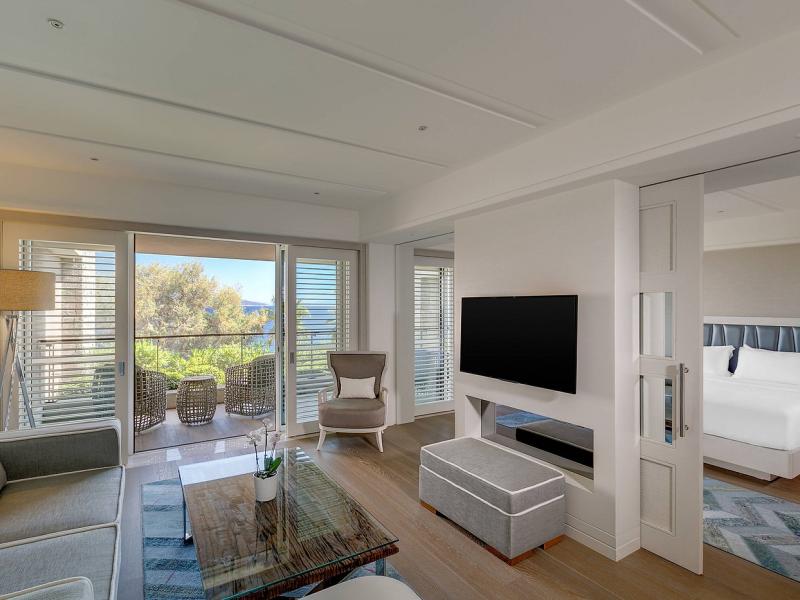 Caresse a Luxury Collection Resort & Spa