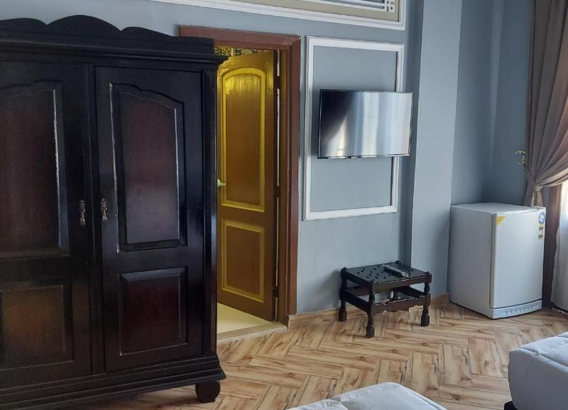 Cosmopolitan Plaza Inn