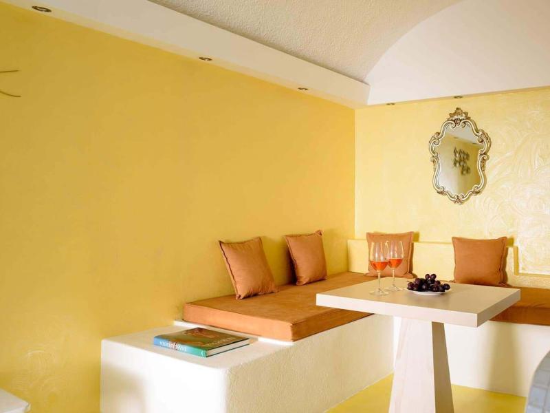 Abyssanto Suites & Spa