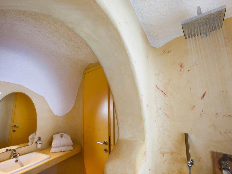 Abyssanto Suites & Spa