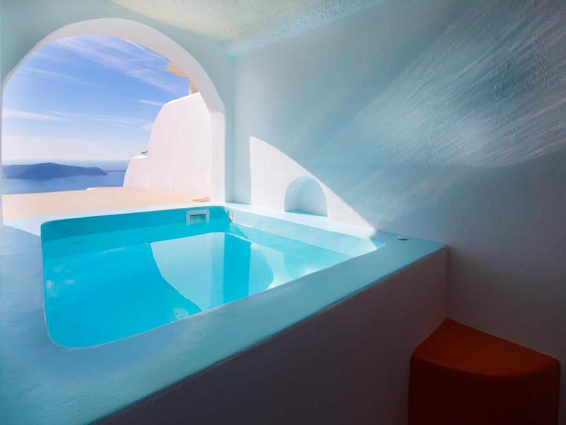 Abyssanto Suites & Spa