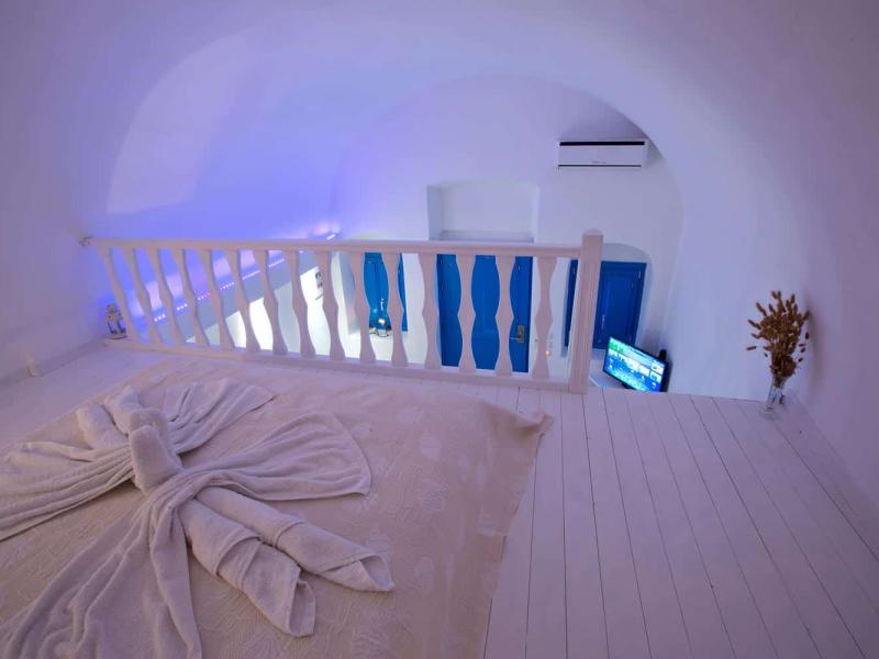 Abyssanto Suites & Spa