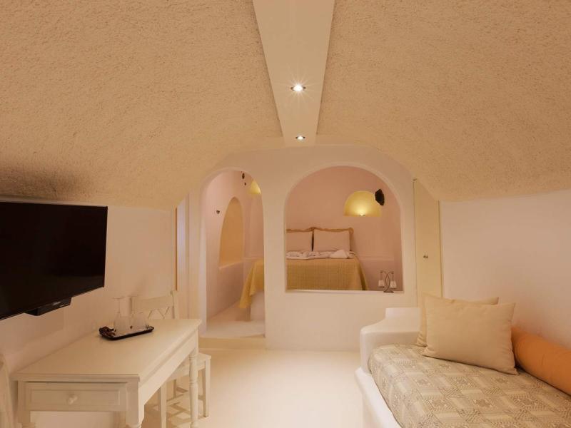 Abyssanto Suites & Spa