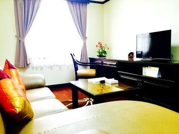 Yellow Ribbon Hills Boutique Suites