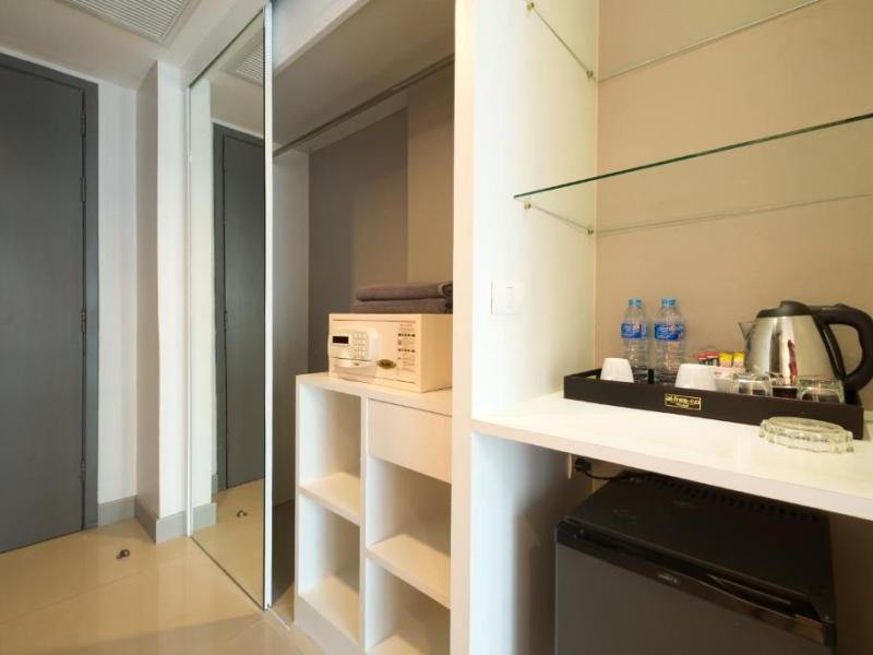 Alfresco Phuket Hotel