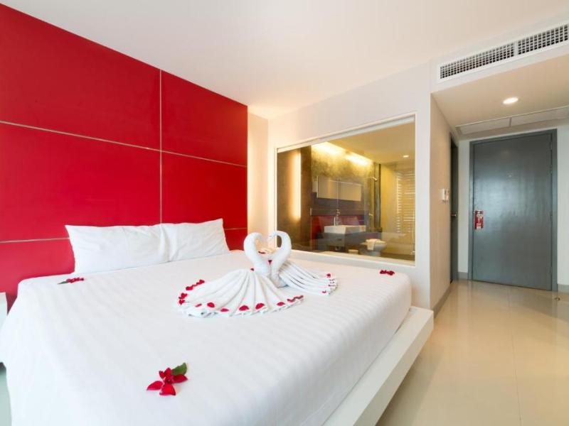 Alfresco Phuket Hotel