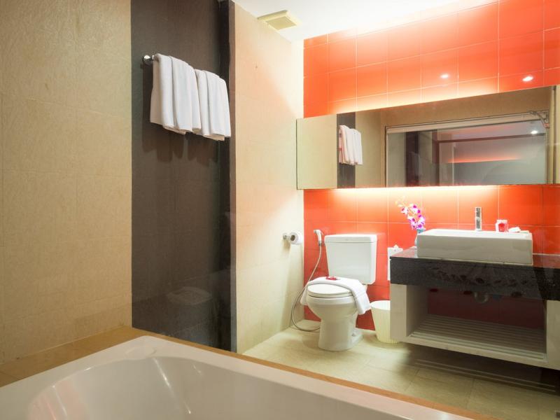 Alfresco Phuket Hotel