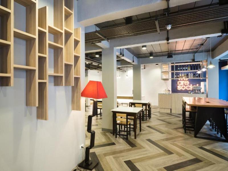 Alfresco Phuket Hotel