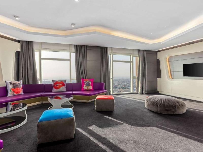 V Hotel Curio Collection By Hilton