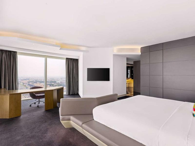 V Hotel Curio Collection By Hilton