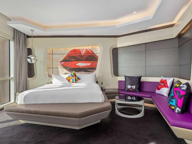 V Hotel Curio Collection By Hilton