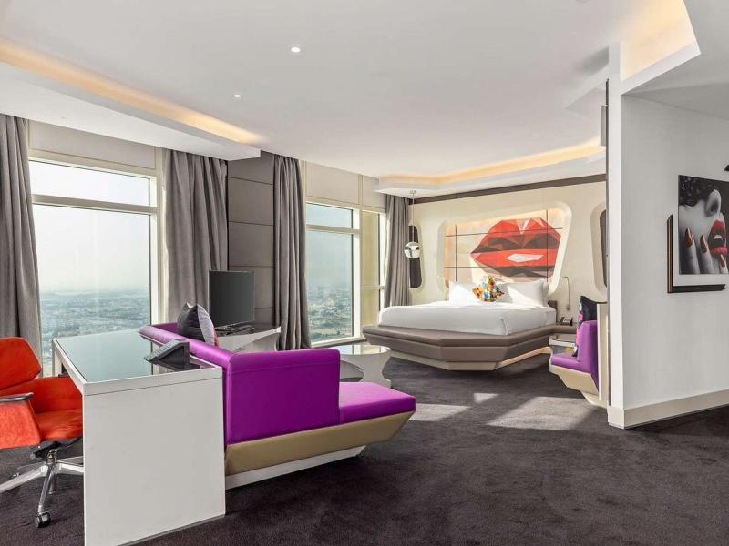 V Hotel Curio Collection By Hilton