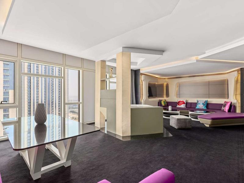 V Hotel Curio Collection By Hilton