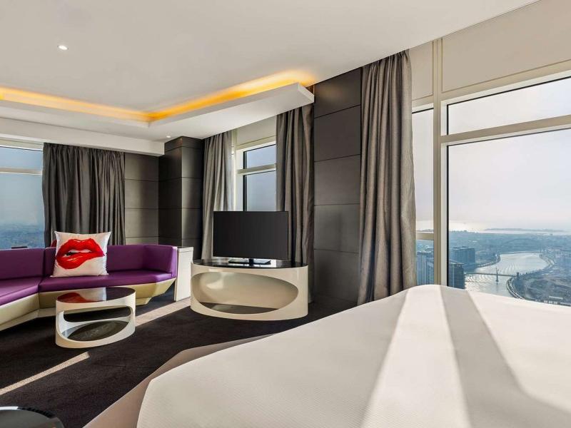 V Hotel Curio Collection By Hilton