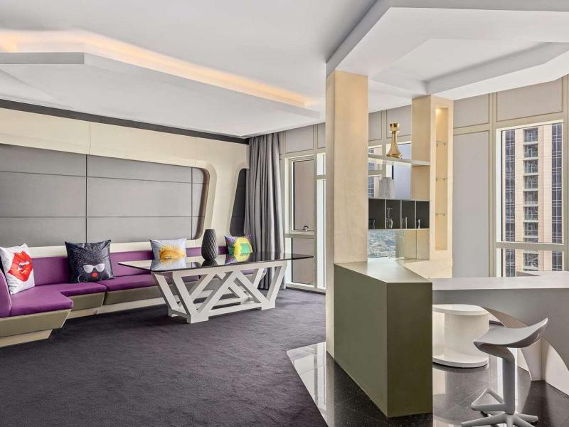 V Hotel Curio Collection By Hilton