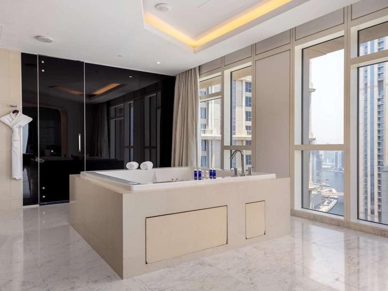 V Hotel Curio Collection By Hilton