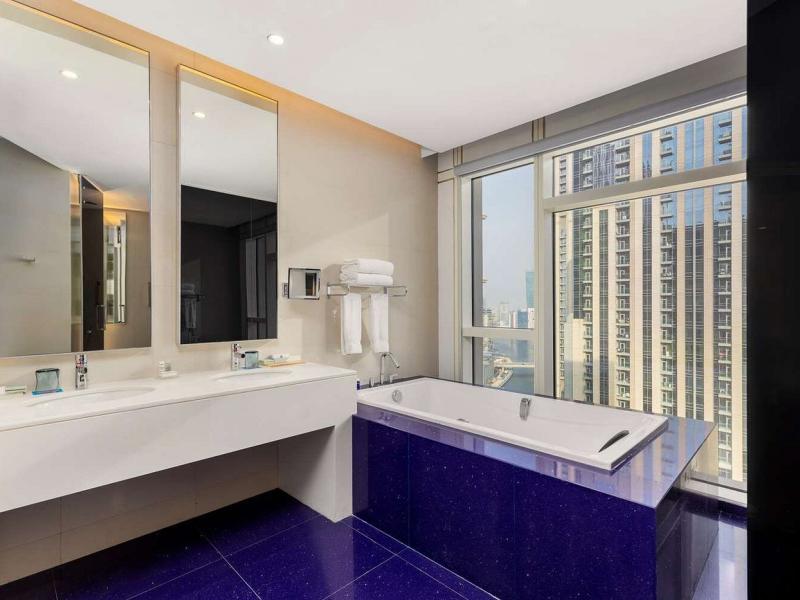 V Hotel Curio Collection By Hilton