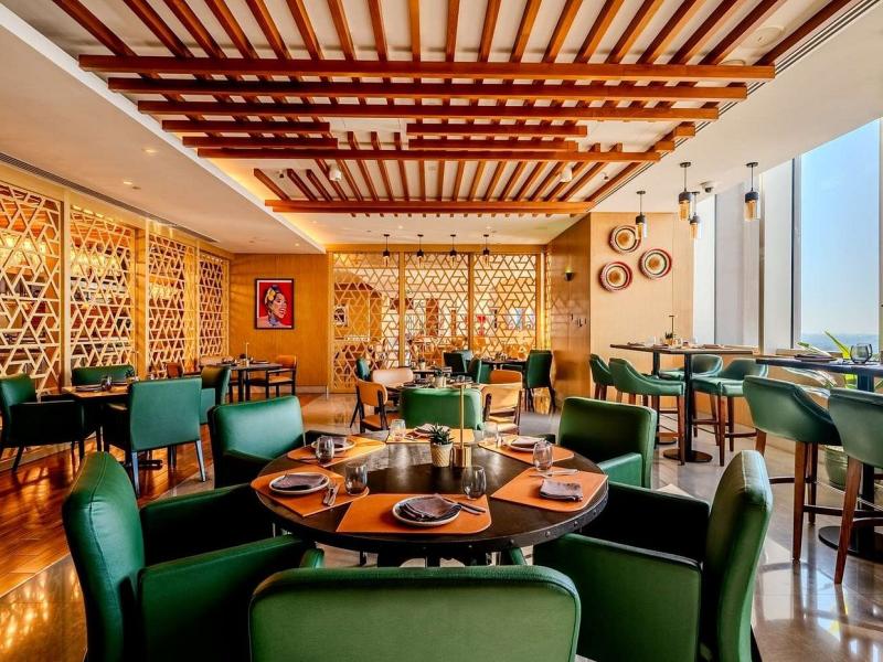 V Hotel Curio Collection By Hilton