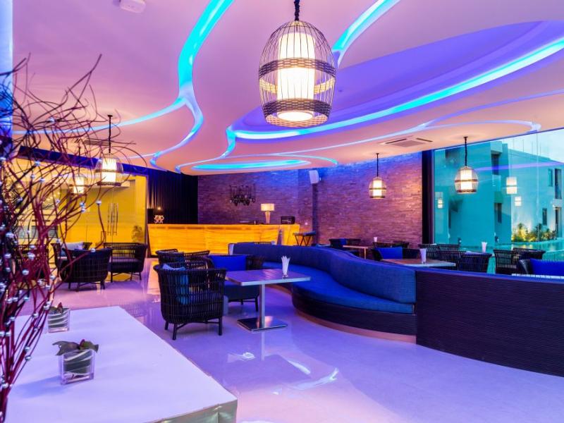 Crest Resort & Pool Villas