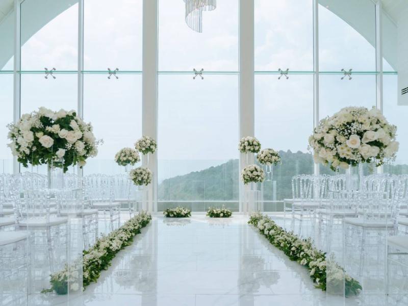 Crest Resort & Pool Villas