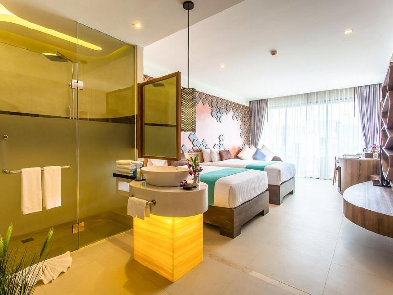 Crest Resort & Pool Villas